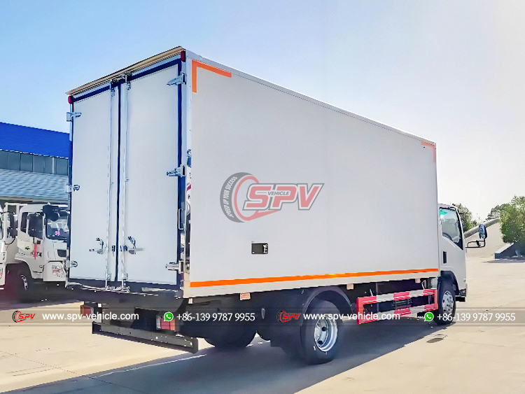 ISUZU 700P Cooling Truck - Rear Right Side